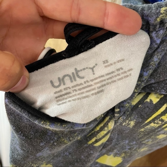 *Camisole Cut Out Back Built in bra Tank, XS - Picture 5 of 5